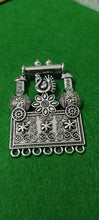 Load image into Gallery viewer, Antique Metal Gold Pendant Model 9