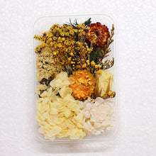 Load image into Gallery viewer, Dry Flowers for Art & Craft random design