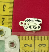 Load image into Gallery viewer, Antique Charms Model 35
