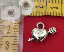 Load image into Gallery viewer, Antique Charms Model 39
