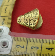 Load image into Gallery viewer, Antique Charms Model 43
