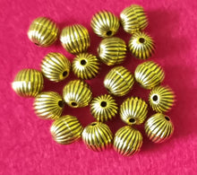 Load image into Gallery viewer, Antique Charms Model 44
