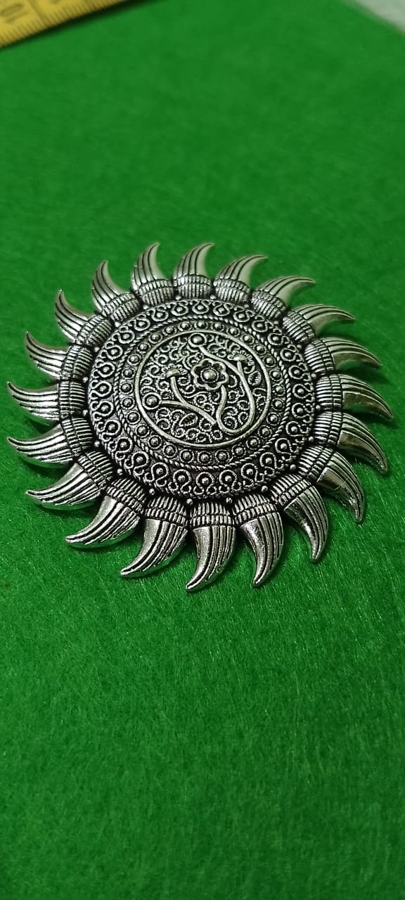 Antique Metal Gold Pendant Model 8