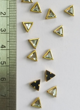 100 Gram Triangle Shape Kundan Stone Flat Back 100 gm No 195