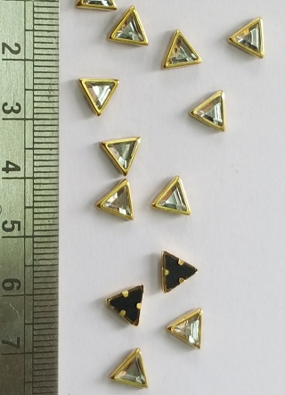 100 Gram Triangle Shape Kundan Stone Flat Back (100 gm No 195)