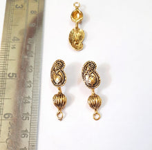 Load image into Gallery viewer, Antique Metal Gold Stud ASN04
