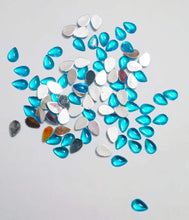 Load image into Gallery viewer, Kundan Stone Thilak Shape 10X7 L Blue Stones
