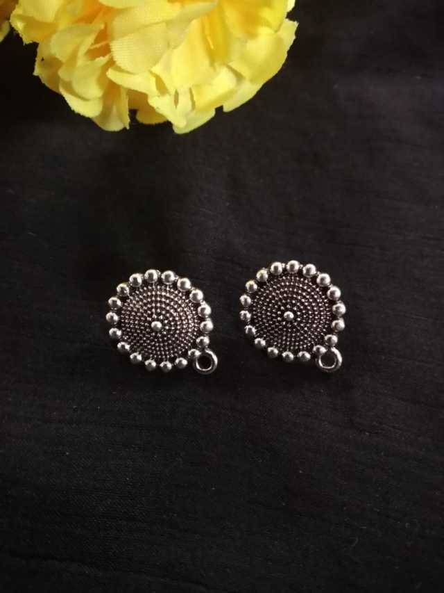 Antique Metal Stud Silver SS03