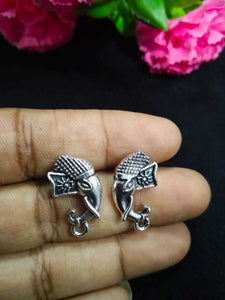 Antique Metal Stud Silver SS19