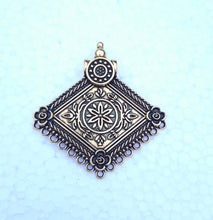 Load image into Gallery viewer, Antique Pendant Gold- AP022

