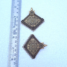 Load image into Gallery viewer, Antique Pendant Gold- AP022
