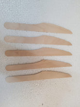 Load image into Gallery viewer, Wooden Disposable Cake Knife- Set of 5 Pieces
