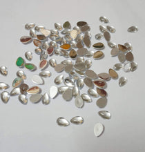 Load image into Gallery viewer, Kundan Stone Thilak Shape 10X7 White Stones
