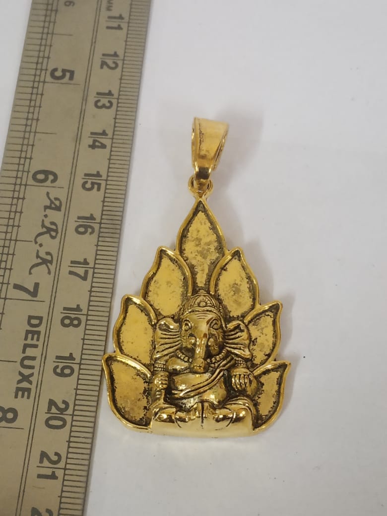 Antique Metal Gold Pendant  APN18